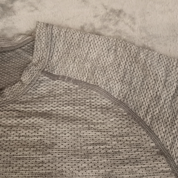 Lululemon Men's Pullover Gray Short Sleeve Shirt Size Small - Picture 16 of 16